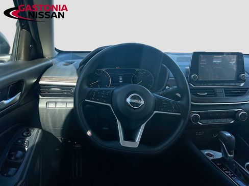 Used 2024 Nissan Altima 2.5 SV image 29