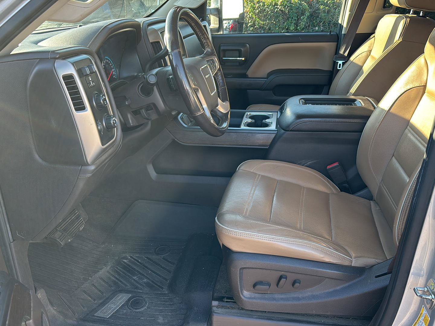 Used 2018 GMC Sierra 2500 Denali w/ Duramax Plus Package AWD/4WD image 13
