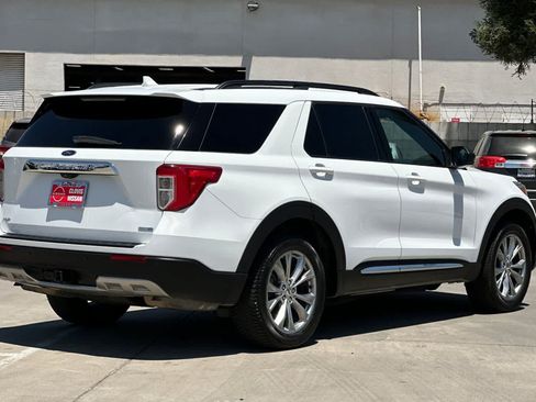 Used 2020 Ford Explorer XLT w/ Equipment Group 202A AWD/4WD image 3