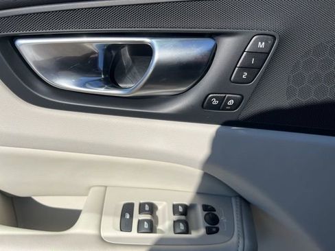 Certified 2025 Volvo XC60 T8 Core image 23