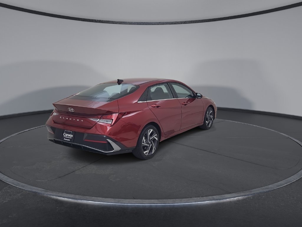 Used 2025 Hyundai Elantra SEL FWD image 16