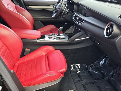 Used 2022 Alfa Romeo Stelvio Veloce image 15