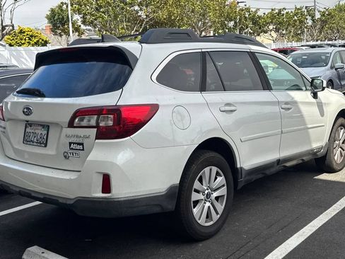 Used 2017 Subaru Outback 2.5i Premium AWD/4WD image 5
