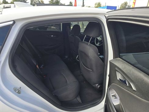 Used 2020 Chevrolet Malibu LT image 30