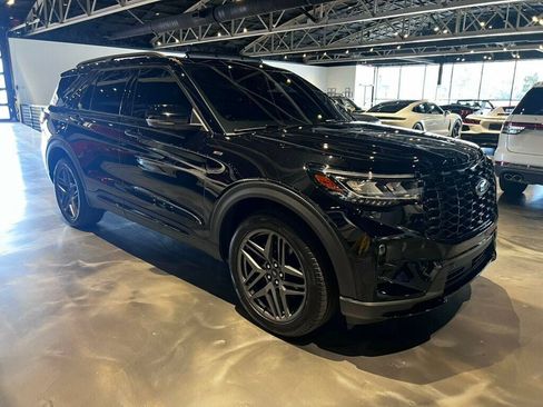 Used 2025 Ford Explorer ST-Line w/ Premium Package AWD/4WD image 3
