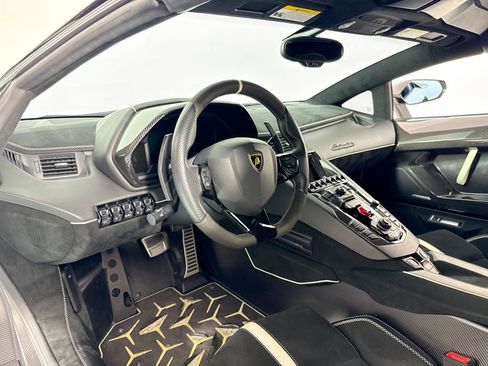 Used 2020 Lamborghini Aventador SVJ AWD/4WD image 5