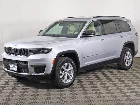 Used 2023 Jeep Grand Cherokee L Limited AWD/4WD image 11