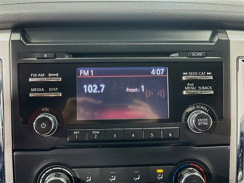 Used 2018 Nissan Titan SV image 15