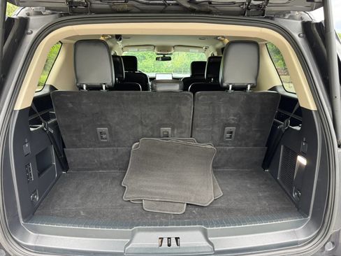 Used 2024 Ford Expedition XLT AWD/4WD image 26