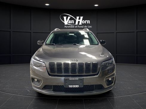 Used 2019 Jeep Cherokee Latitude Plus w/ Cold Weather Group AWD/4WD image 2