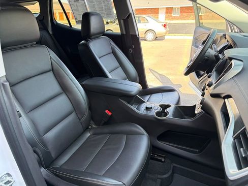 Used 2024 GMC Terrain SLT w/ Tech Package image 19