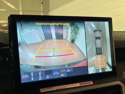 Used 2024 Toyota Tacoma Limited w/ Limited Package (LT) image 23