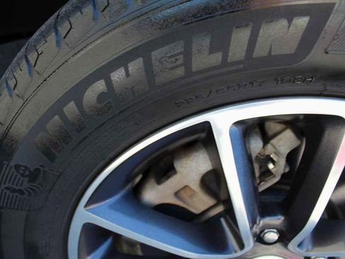 Used 2016 Dodge Grand Caravan SXT image 28