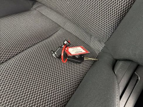 Used 2016 Nissan Versa SV image 29