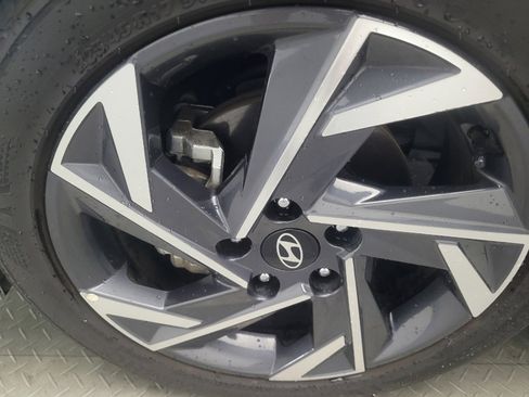 Used 2025 Hyundai Elantra SEL FWD image 31