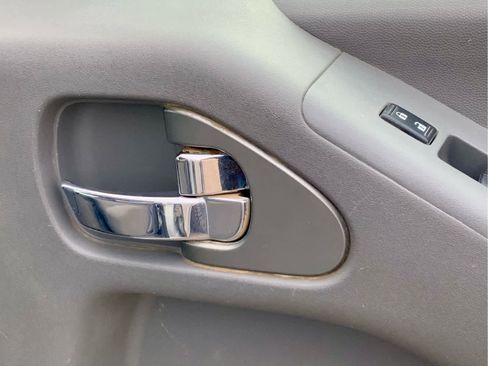 Used 2012 Nissan Frontier SV image 47