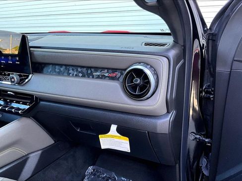 Used 2024 Chevrolet Colorado ZR2 w/ ZR2 Convenience Package III AWD/4WD image 27
