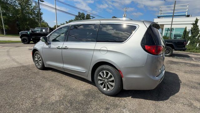 Used 2020 Chrysler Pacifica Touring-L Plus FWD image 6