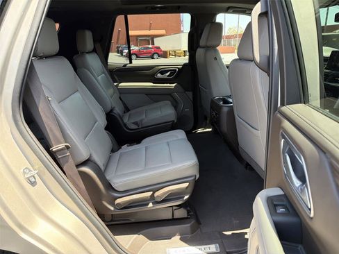 Used 2021 Chevrolet Tahoe Z71 w/ Z71 Signature Package AWD/4WD image 14