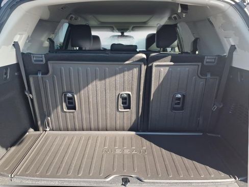 New 2026 Nissan Pathfinder Platinum image 9