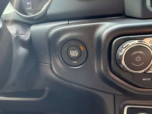 Used 2021 Jeep Wrangler Unlimited Sahara w/ Cold Weather Group AWD/4WD image 12