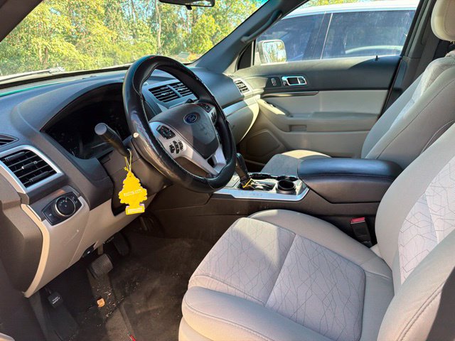 Used 2015 Ford Explorer FWD image 9