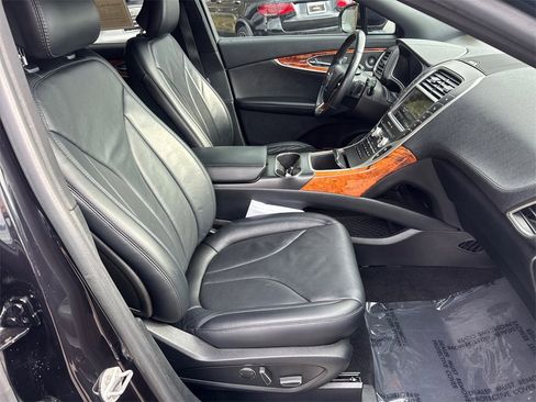 Used 2019 Lincoln Nautilus Reserve image 13