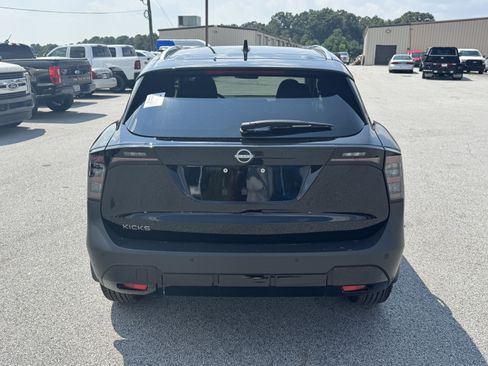 Used 2026 Nissan Kicks SV FWD image 6