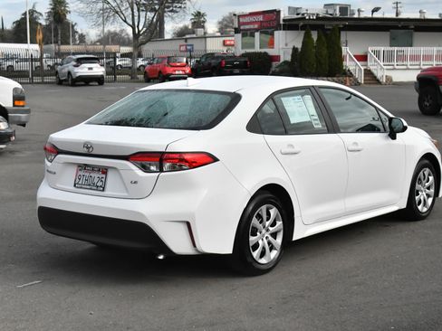 Used 2025 Toyota Corolla LE image 8