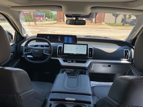 Used 2025 Ford Expedition Active AWD/4WD image 17