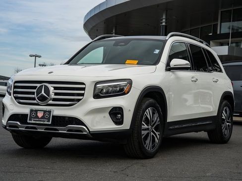 Certified 2024 Mercedes-Benz GLB 250 4MATIC w/ Winter Heating Package image 3