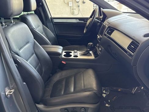 Used 2017 Volkswagen Touareg Wolfsburg Edition AWD/4WD image 8