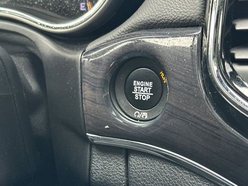 Used 2019 Jeep Grand Cherokee Overland image 26