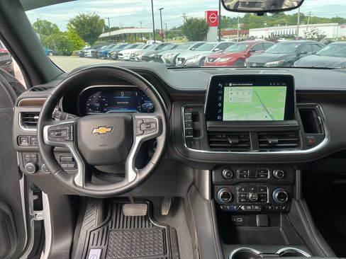 Used 2024 Chevrolet Suburban Premier AWD/4WD image 23