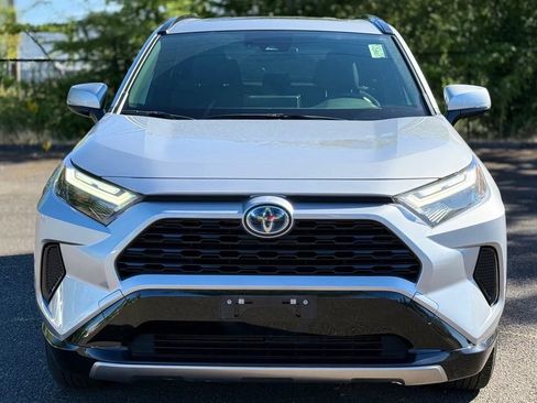 Used 2024 Toyota RAV4 SE w/ Convenience Package AWD/4WD image 8