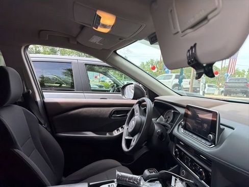 Used 2023 Nissan Rogue S FWD image 12