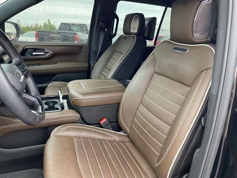 Used 2025 GMC Yukon Denali Ultimate AWD/4WD image 17