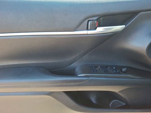 Used 2021 Toyota Camry LE image 9
