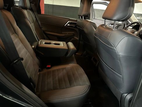 Used 2024 Mitsubishi Outlander FWD image 16