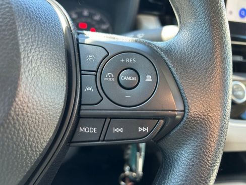 Certified 2025 Toyota Corolla LE image 18