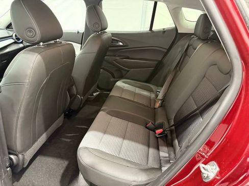 Used 2025 Chevrolet Trax LT image 15