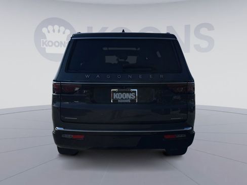 Used 2022 Jeep Wagoneer Series III w/ Premium Group I AWD/4WD image 5