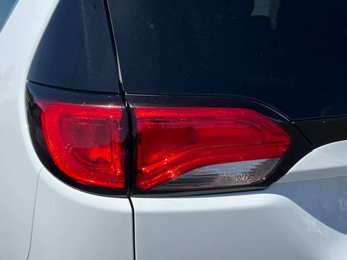 Used 2021 Chrysler Voyager Lxi image 20