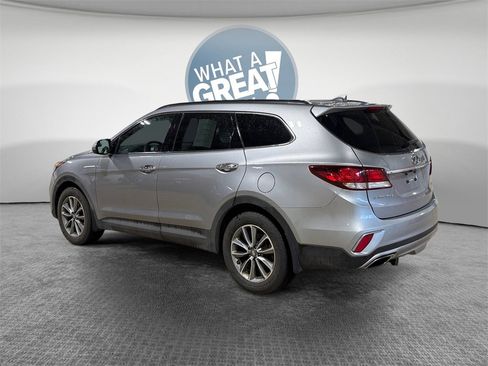 Used 2017 Hyundai Santa Fe SE image 6