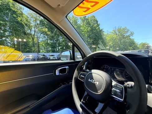 Used 2022 Kia Sorento LX FWD image 28