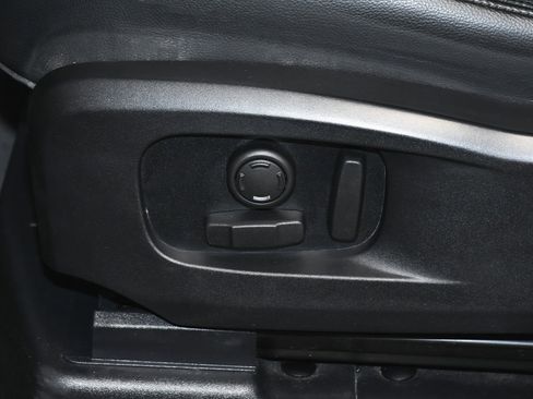 Used 2021 Land Rover Defender 110 X-Dynamic SE image 45