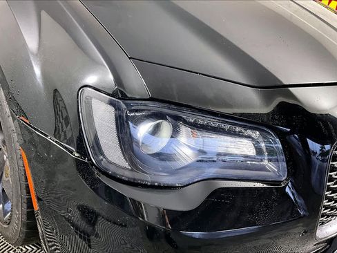 Used 2022 Chrysler 300 Touring L image 24