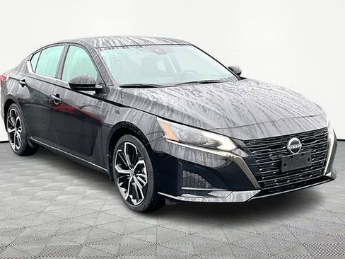 Used 2024 Nissan Altima 2.5 SR image 1