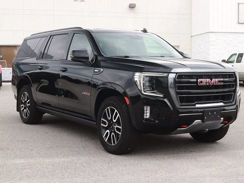 Used 2024 GMC Yukon XL AT4 w/ Technology Package AWD/4WD image 3