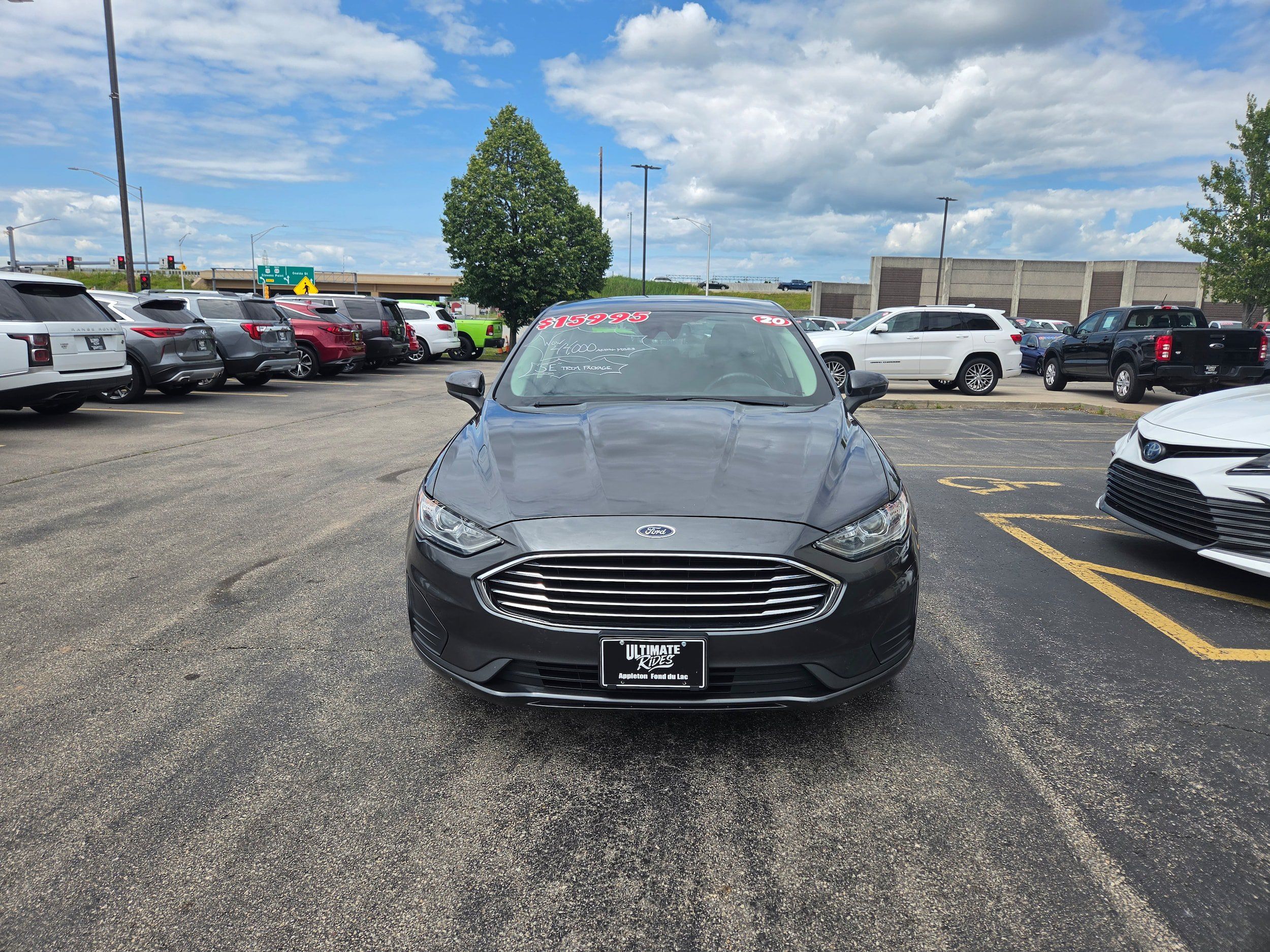 Used 2020 Ford Fusion SE FWD image 2